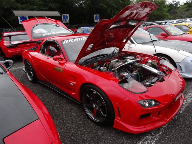 Mazda RX-7: Turbo vs V8 - /TUNED.