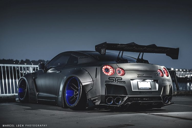 DOCZILLA - LIBERTY WALK R35 GT-R