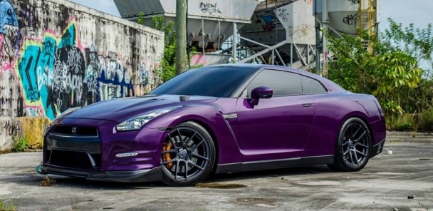 Chrome Midnight Purple and Carbon Nissan GT-R