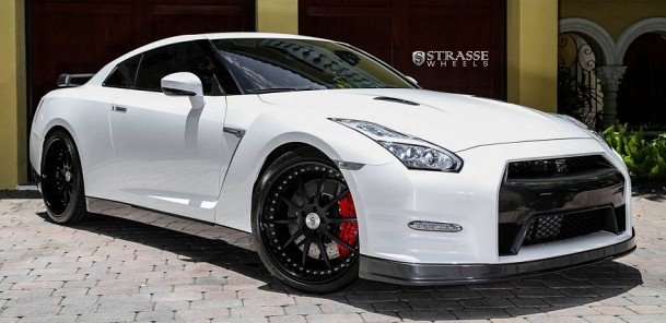 2015 Nissan GT-R Black Edition on Strasse Wheels