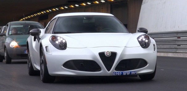 Alfa Romeo 4C Launch Edition - Revs & Acceleration!