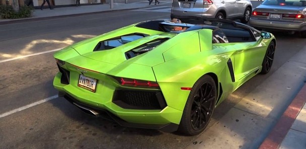 Lamborghini Aventador Roadster wrapped Bright Green