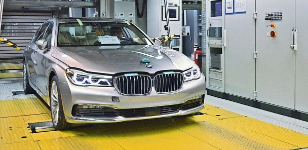 See the 2016 BMW 7 Series Production Line