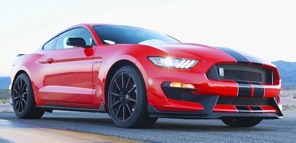 2016 Ford Mustang Shelby GT350: An 8200-rpm Muscle Car to Shame Sports Cars